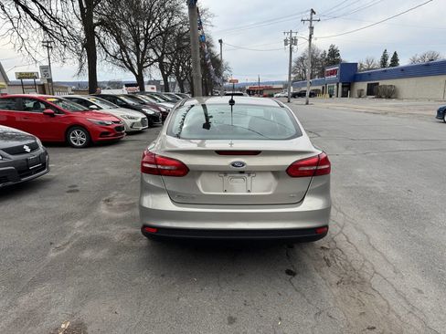 Used 2016 Ford Focus SE image 4