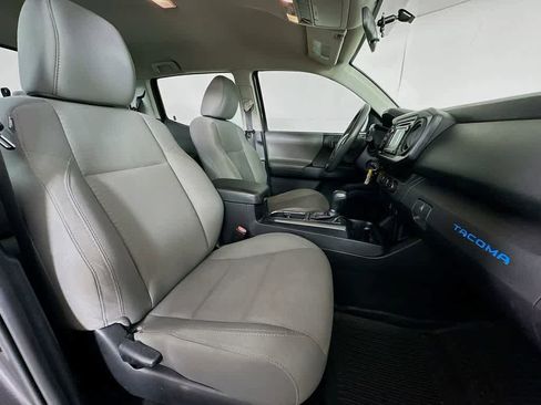 Used 2017 Toyota Tacoma SR image 13