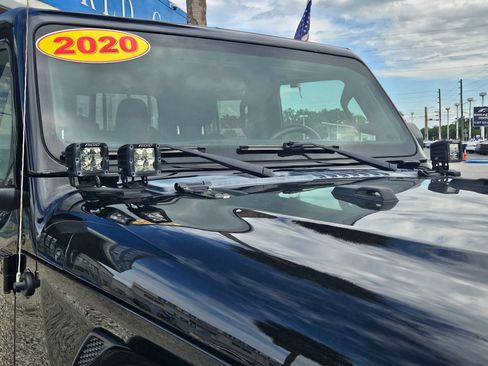 Used 2020 Jeep Gladiator Overland w/ LED Lighting Group AWD/4WD image 18