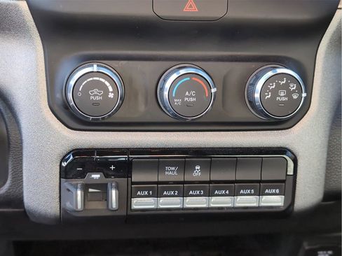 Used 2024 RAM 2500 Tradesman w/ Chrome Appearance Group image 19