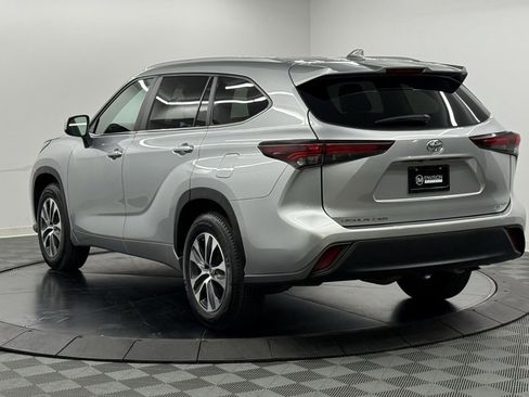 Used 2024 Toyota Highlander LE image 10