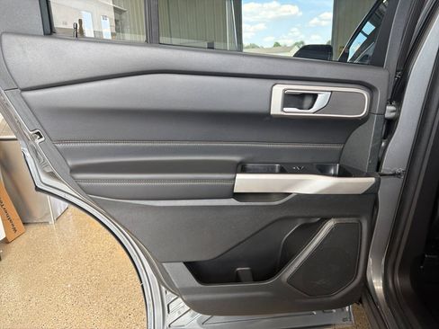 Used 2023 Ford Explorer XLT AWD/4WD image 22