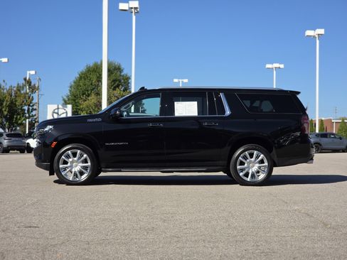 Used 2024 Chevrolet Suburban High Country w/ Advanced Technology Package image 4