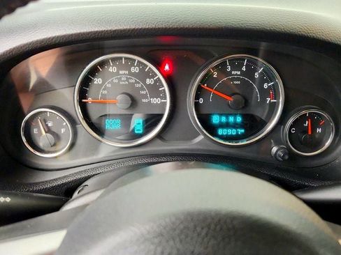 Used 2018 Jeep Wrangler Unlimited Sahara AWD/4WD image 13