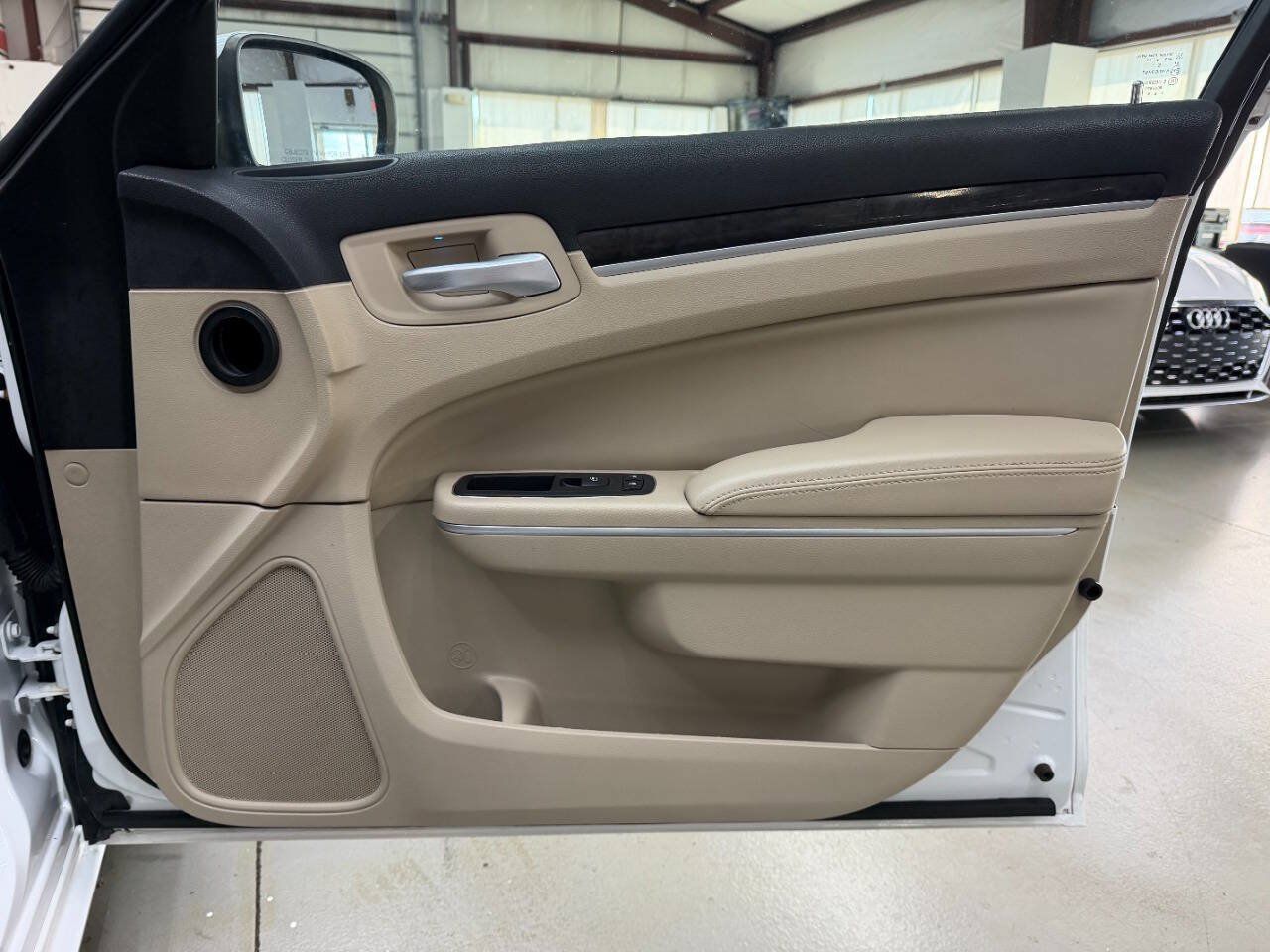 Used 2014 Chrysler 300 w/ Driver Convenience Group RWD image 16
