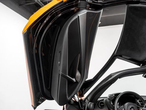 Used 2026 McLaren 750S RWD image 9