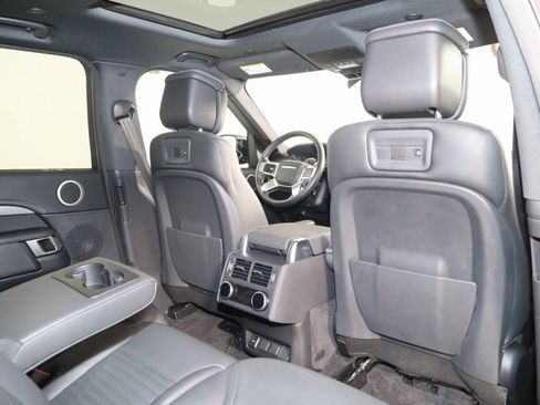 Used 2023 Land Rover Discovery S R-Dynamic image 16