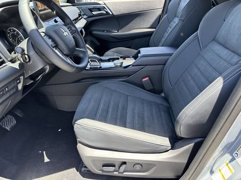 New 2026 Mitsubishi Outlander SE FWD image 8