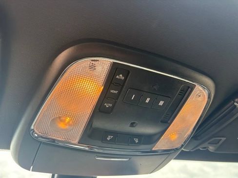 Used 2017 Dodge Charger SXT w/ AWD Plus Group image 21