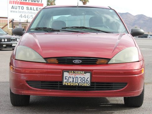 Used 2003 Ford Focus SE image 2