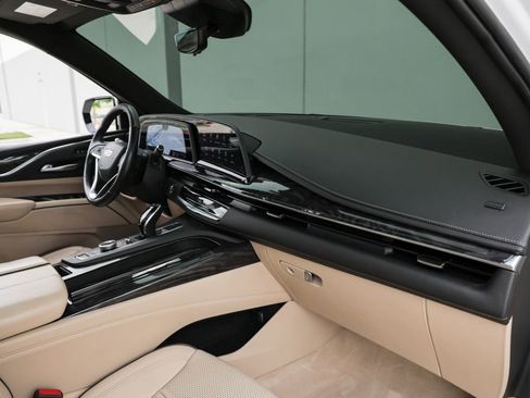 Used 2021 Cadillac Escalade Premium Luxury w/ Driver Assist Tech Package AWD/4WD image 21