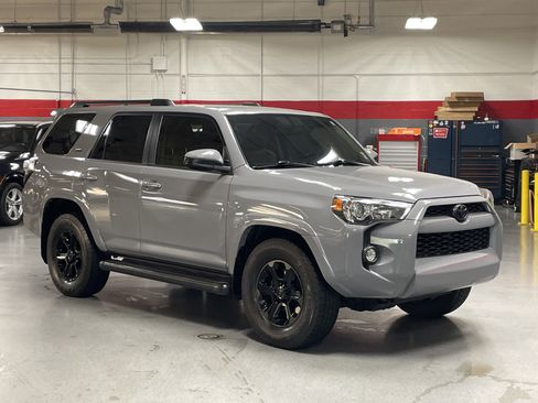 Used 2016 Toyota 4Runner SR5 image 2