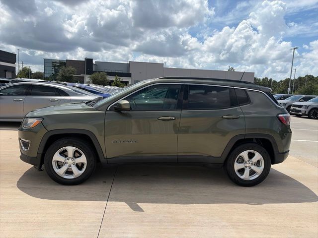 Used 2019 Jeep Compass Latitude FWD image 2