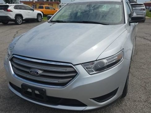 Used 2018 Ford Taurus SE FWD image 9