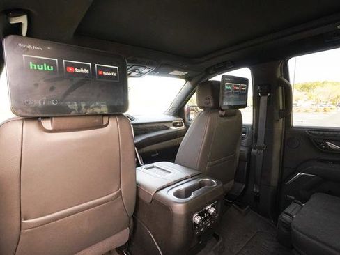 Used 2024 GMC Yukon Denali w/ Advanced Technology Package AWD/4WD image 32