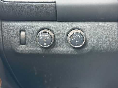 Used 2017 GMC Canyon Denali image 6