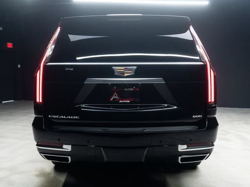 Used 2025 Cadillac Escalade ESV Premium Luxury RWD image 15