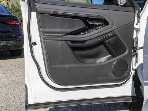 Used 2022 Land Rover Range Rover Evoque SE image 22