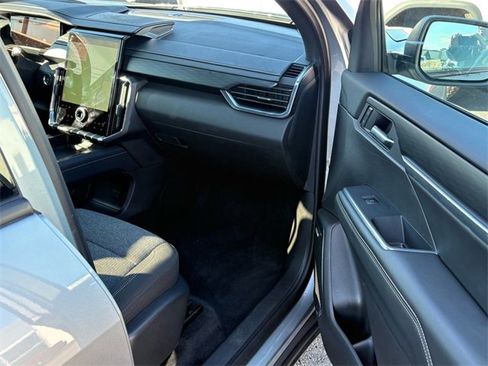 Used 2025 GMC Acadia Elevation image 24