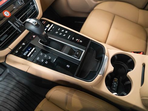 New 2026 Porsche Macan AWD/4WD image 24