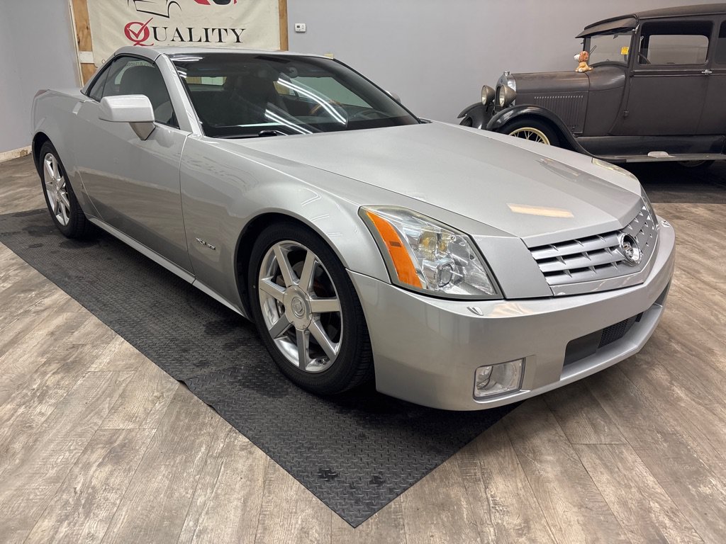 Used 2006 Cadillac XLR RWD image 22