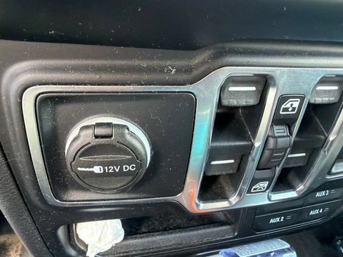 Used 2021 Jeep Gladiator Sport AWD/4WD image 14