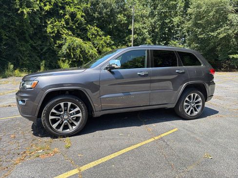 Used 2018 Jeep Grand Cherokee Overland AWD/4WD image 2