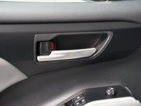 New 2026 Toyota Highlander XLE image 33