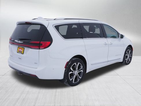 Used 2022 Chrysler Pacifica Pinnacle image 7