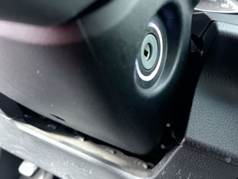 Used 2020 Toyota Camry SE image 21