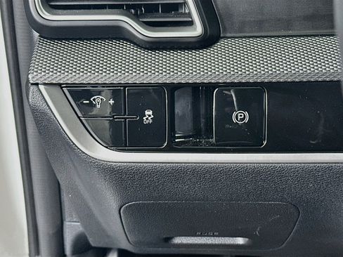 Used 2025 Kia Sportage LX FWD image 16