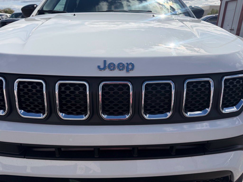 Used 2023 Jeep Compass Latitude AWD/4WD image 7