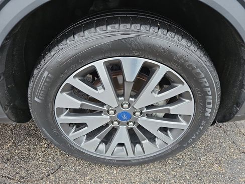 Used 2020 Ford Escape Titanium image 19