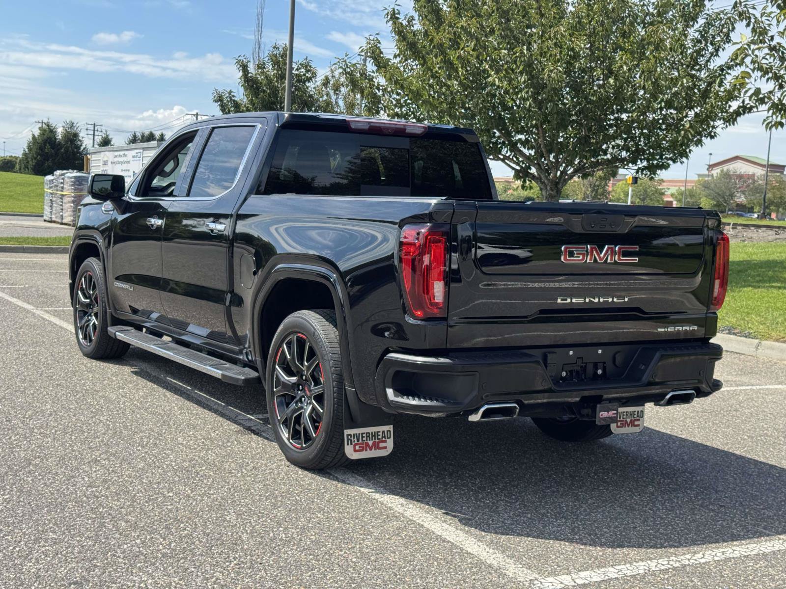 Used 2024 GMC Sierra 1500 Denali w/ Technology Package AWD/4WD image 4