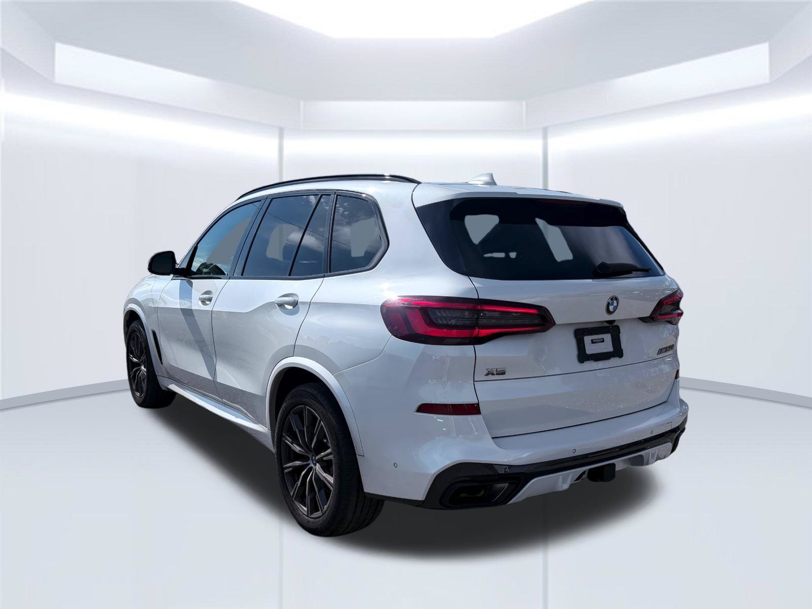 Used 2021 BMW X5 M50i w/ Executive Package AWD/4WD image 4