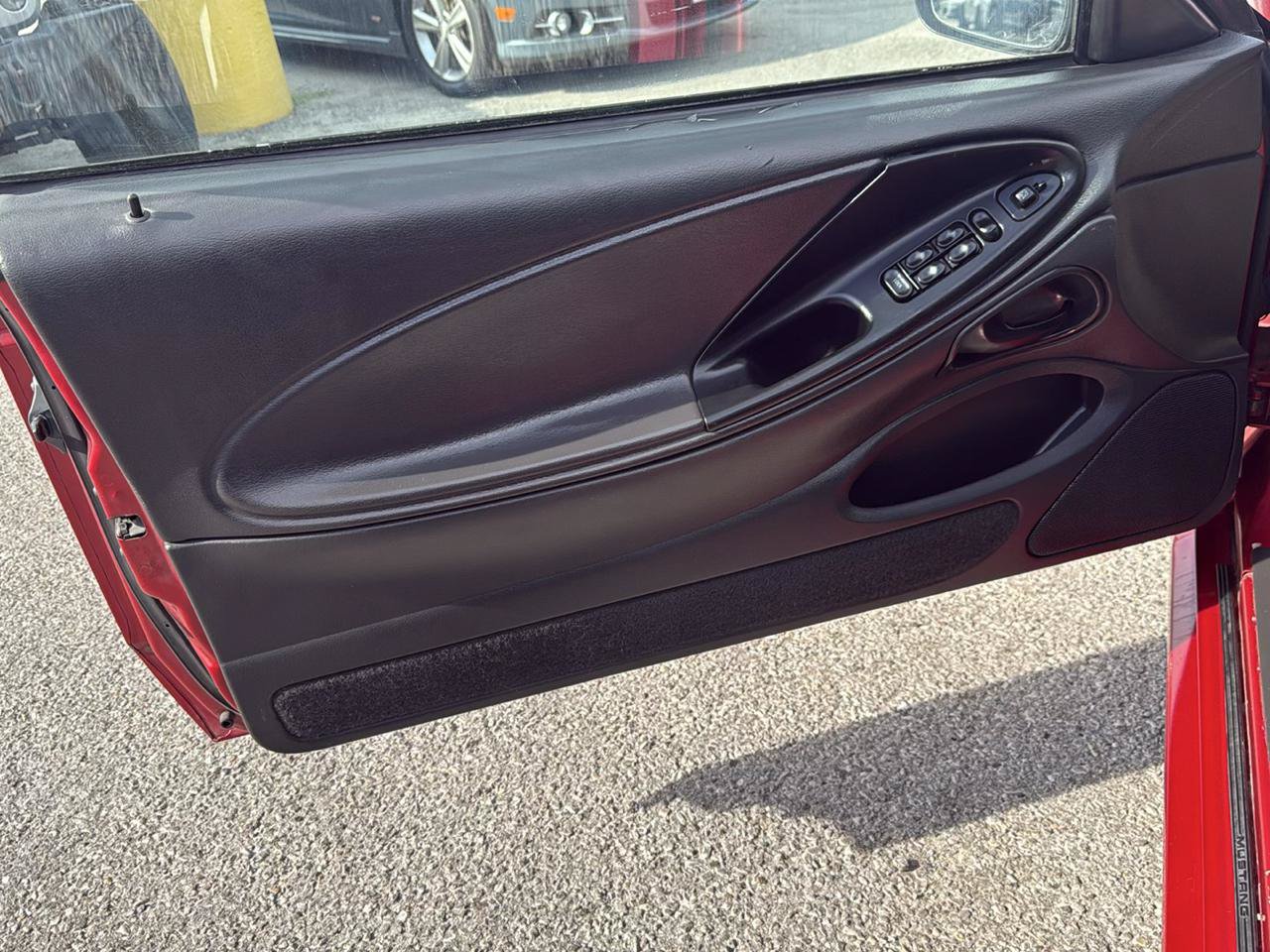 Used 2000 Ford Mustang Convertible RWD image 10