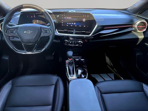 Used 2024 Chevrolet Trax RS w/ Sunroof Package FWD image 6