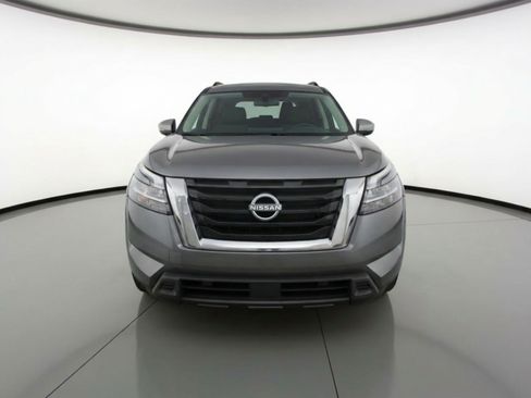 Used 2025 Nissan Pathfinder SV FWD image 2