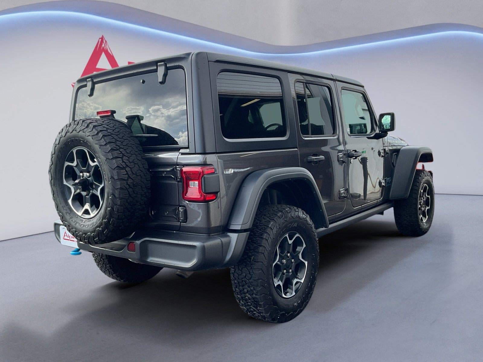 Used 2023 Jeep Wrangler Unlimited Rubicon 4xe w/ Cold Weather Group AWD/4WD image 5
