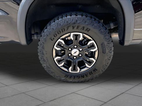Used 2024 Chevrolet Silverado 1500 ZR2 AWD/4WD image 11