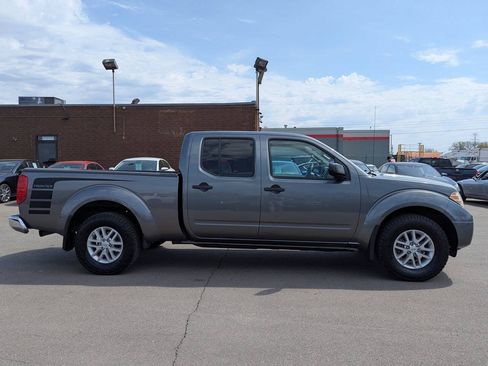 Used 2017 Nissan Frontier SV AWD/4WD image 3