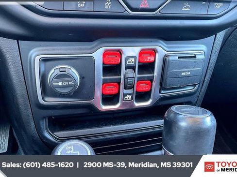 Used 2020 Jeep Gladiator Overland w/ Cold Weather Group image 23