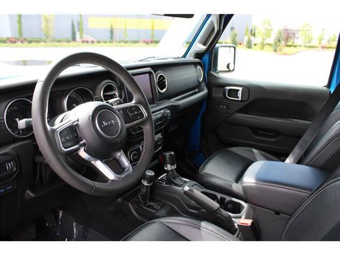 Used 2023 Jeep Wrangler Unlimited Sahara w/ Cold Weather Group AWD/4WD image 9