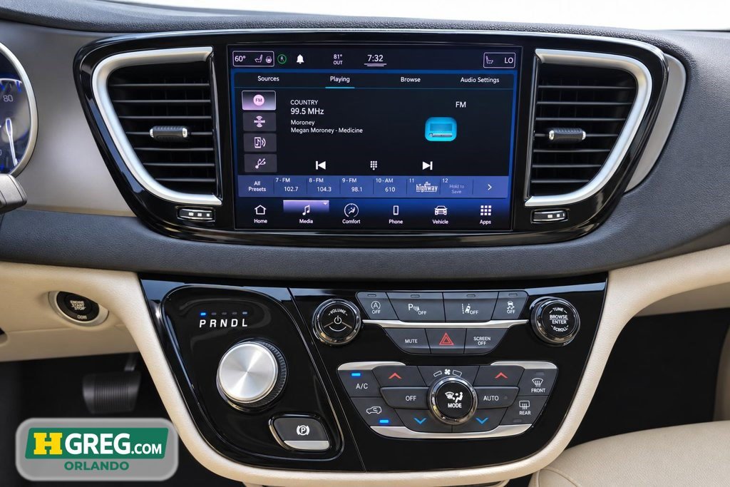 Used 2021 Chrysler Pacifica Touring-L FWD image 14