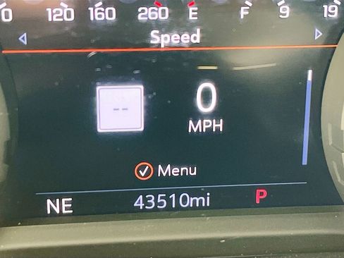 Used 2022 Chevrolet Silverado 1500 High Country image 12