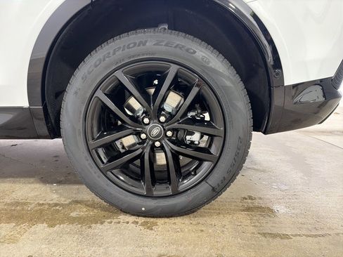 New 2026 Land Rover Discovery Sport Landmark image 30