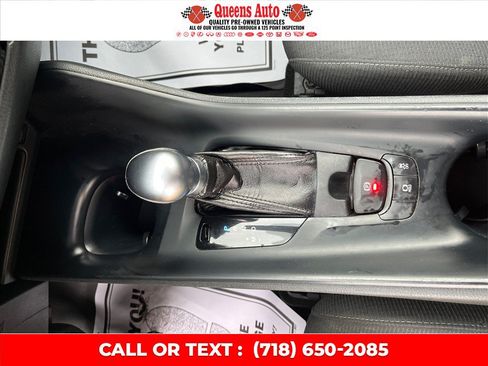 Used 2018 Toyota C-HR XLE FWD image 16
