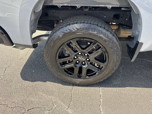 Used 2024 Chevrolet Silverado 1500 Custom Trail Boss w/ Turbomax Blackout Package AWD/4WD image 18