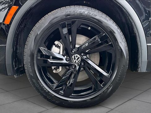 Certified 2023 Volkswagen Tiguan SE R-Line image 11