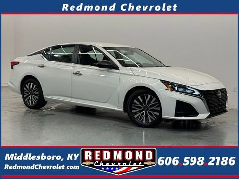 Used 2025 Nissan Altima 2.5 SV FWD image 1